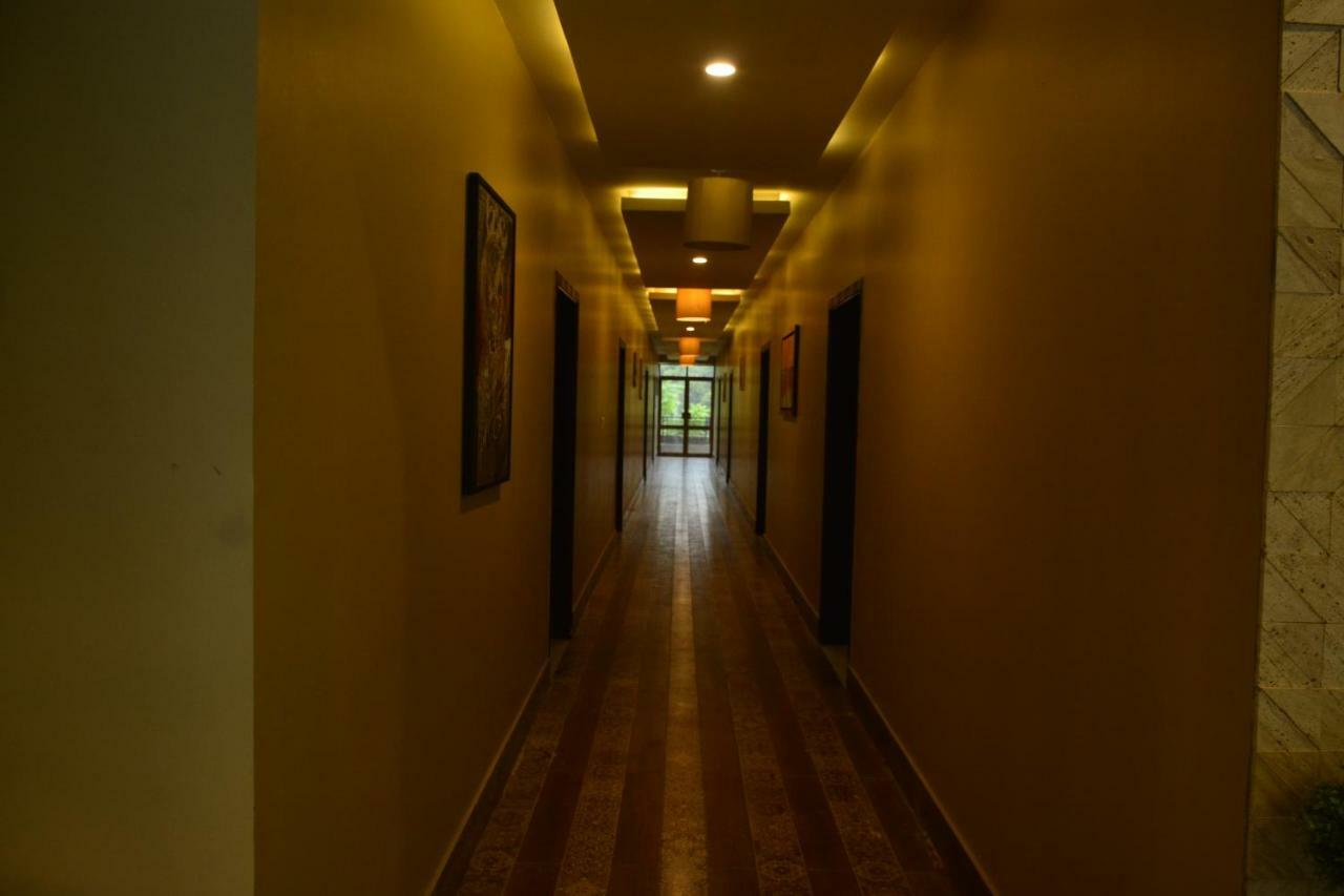 La Orilla Hotel Muzaffarabad Exterior foto