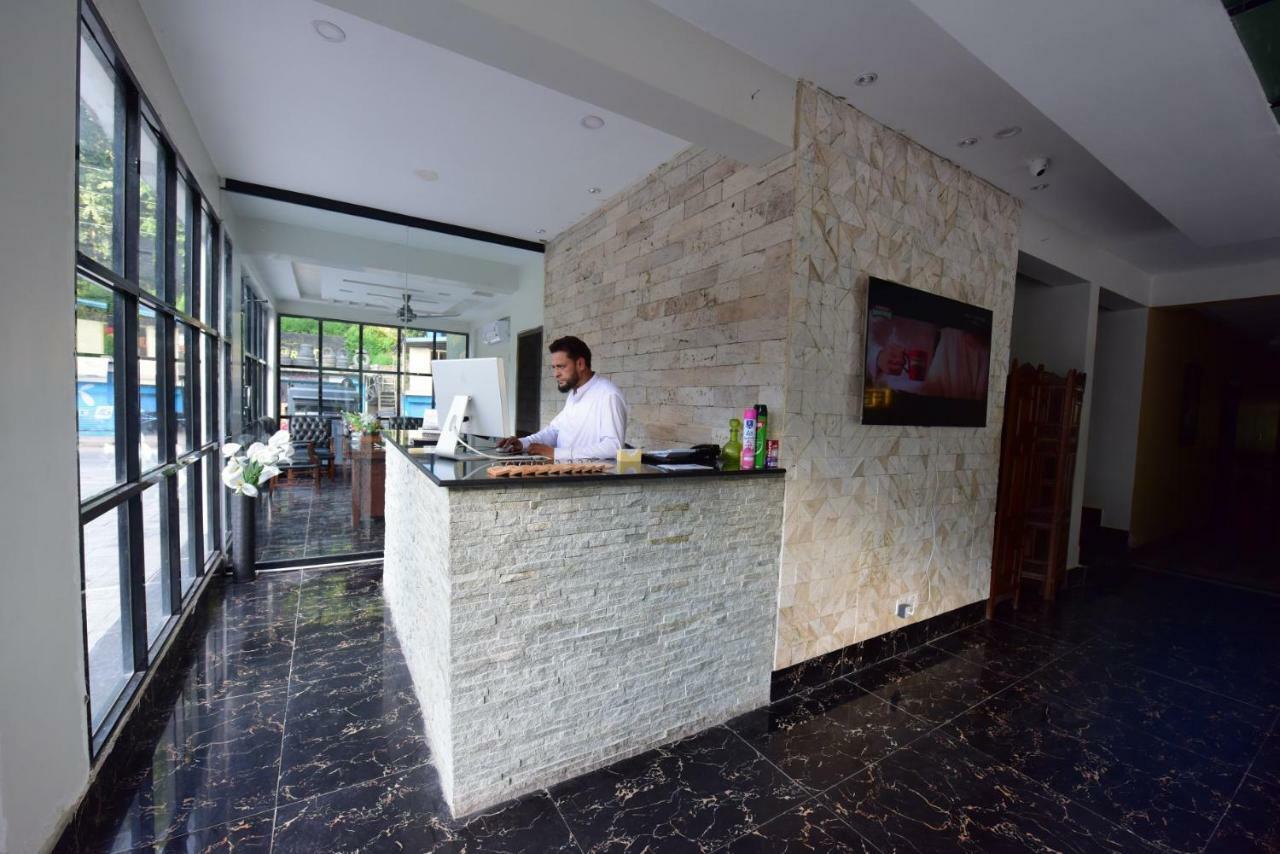 La Orilla Hotel Muzaffarabad Exterior foto
